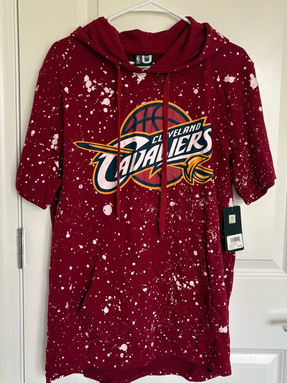 NBA Maroon Splatter Cavaliers Hoodie.
Men size L . NWT